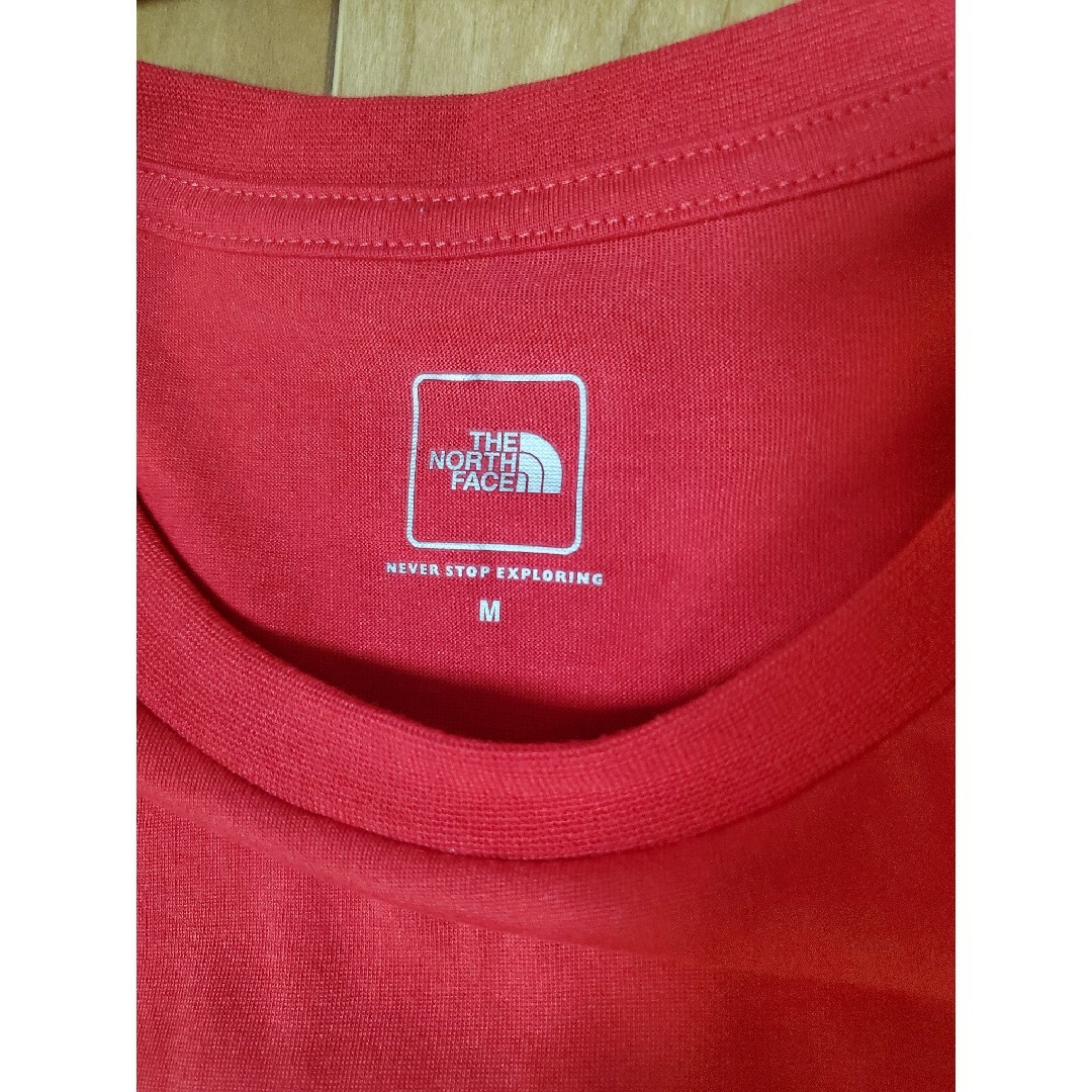 THE NORTH FACE(ザノースフェイス)の【美品】THE NORTH FACE ザ ノースフェイス Tシャツ 赤色 レッド メンズのトップス(Tシャツ/カットソー(半袖/袖なし))の商品写真