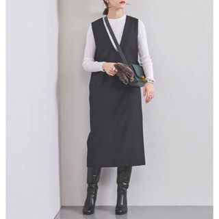 ユナイテッドアローズ(UNITED ARROWS)の【美品】【ユナイテッドアローズ 】ジャンパースカート　Ｖネックワンピース(ひざ丈ワンピース)