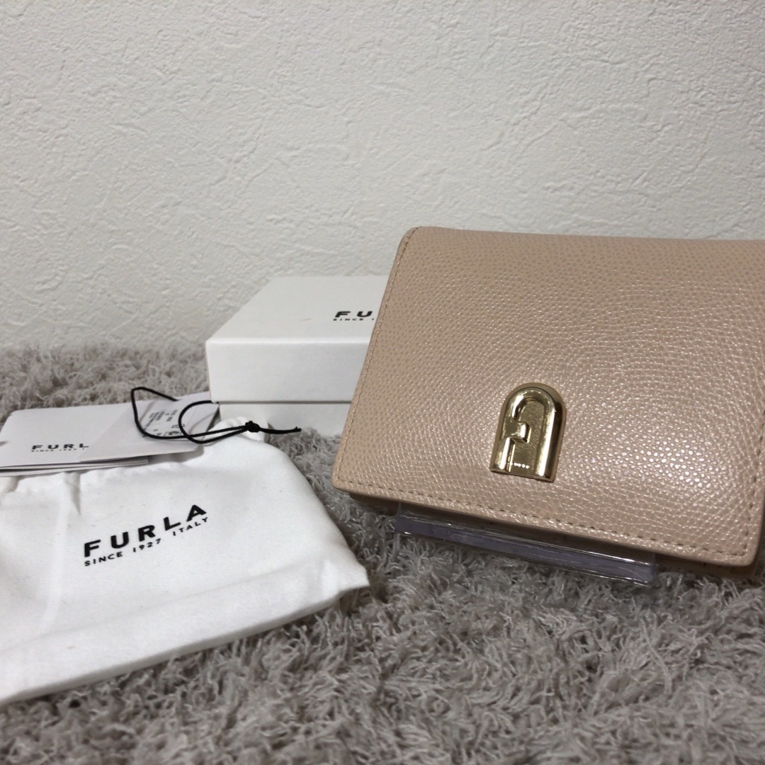 Furla(フルラ)の【即日発送可】フルラ FURLA 二つ折り財布 ダリアベージュ レディースのファッション小物(財布)の商品写真