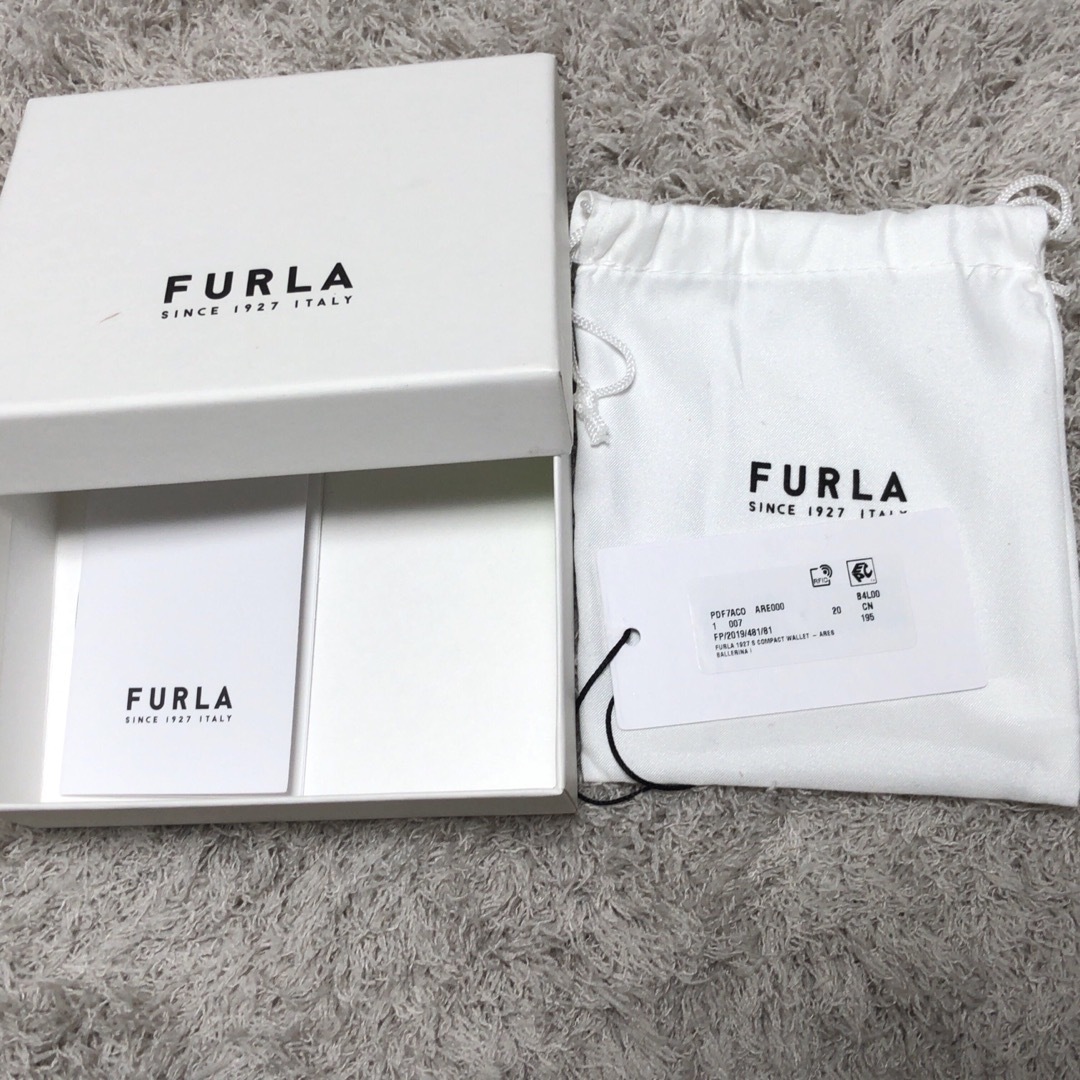 Furla(フルラ)の【即日発送可】フルラ FURLA 二つ折り財布 ダリアベージュ レディースのファッション小物(財布)の商品写真