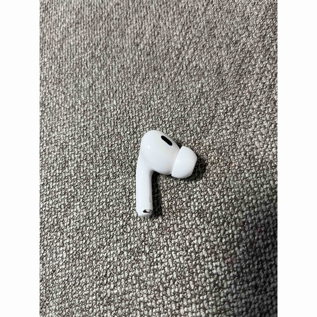 Apple(アップル)のApple AirPods Pro 第2世代　左耳　イヤーチップ付き スマホ/家電/カメラのオーディオ機器(ヘッドフォン/イヤフォン)の商品写真