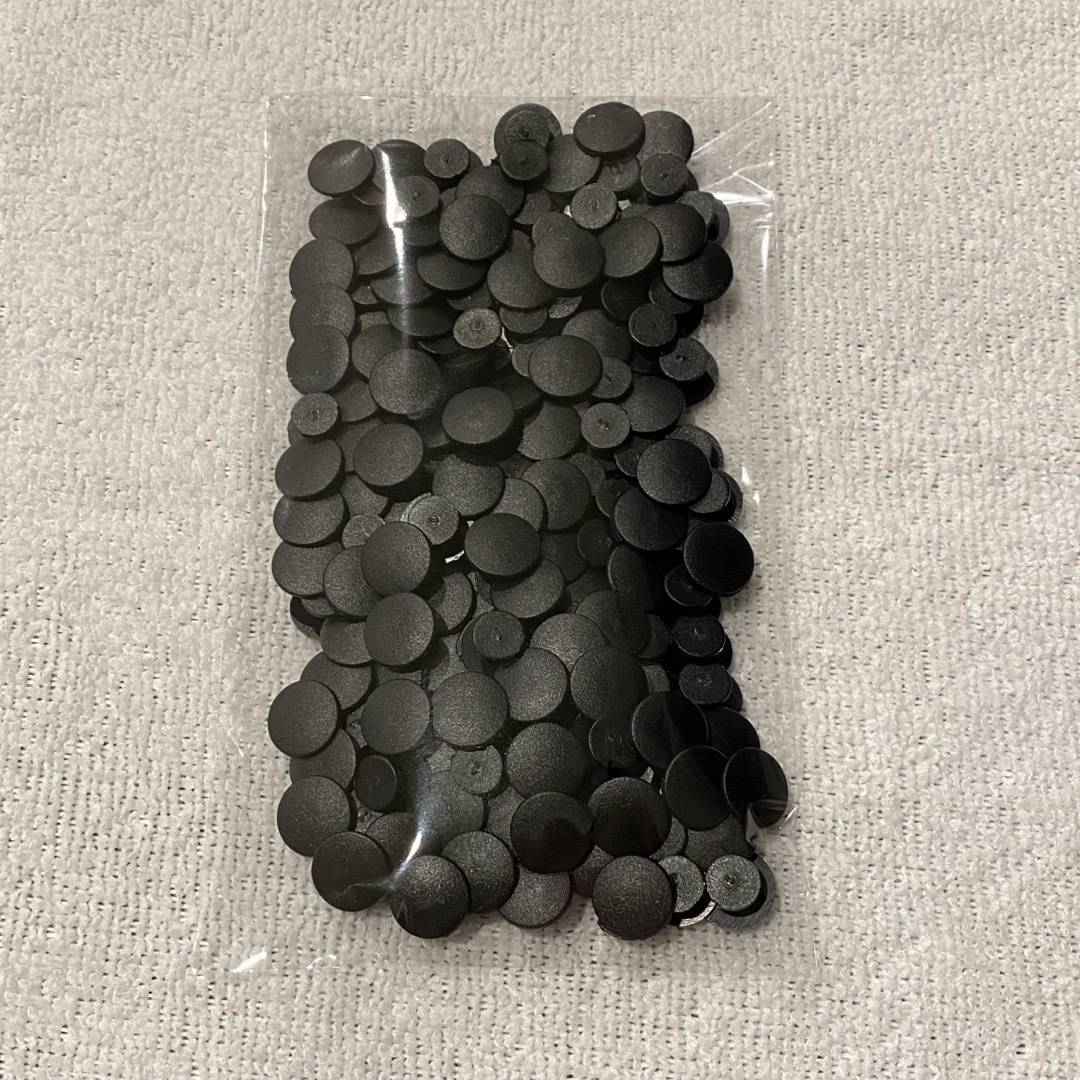ジビッツ　土台　クロックス　パーツ　ハンドメイド　黒　200個 ハンドメイドの素材/材料(各種パーツ)の商品写真