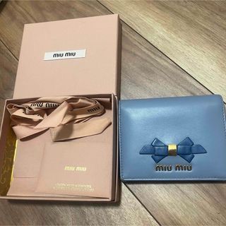 ミュウミュウ(miumiu)のMIUMIU 二つ折りリボン財布 ブルー 水色(財布)