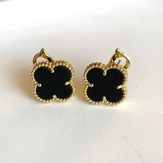 オニキス　フラワーピアス　クリップ式　ゴールド(ピアス)