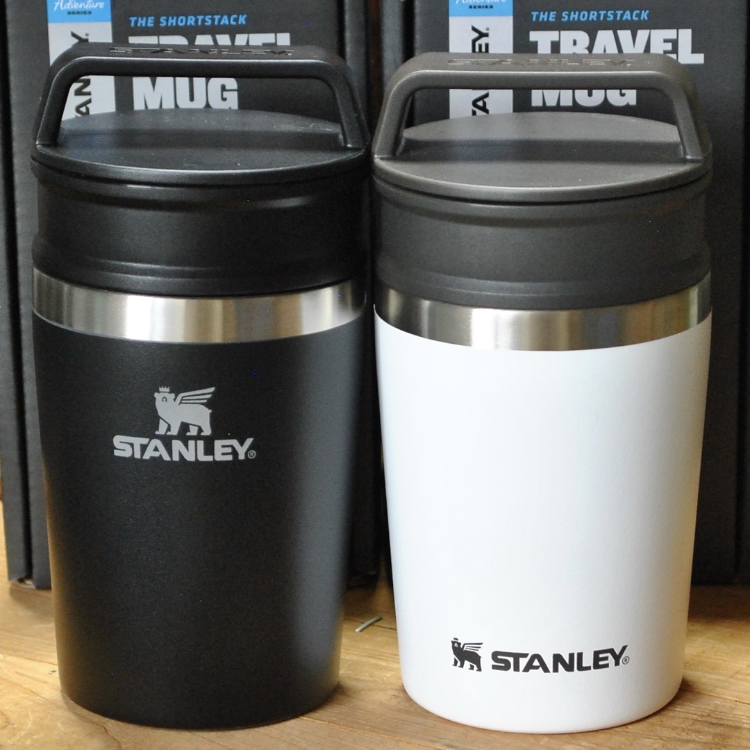 Stanley(スタンレー)のスタンレーSTANLEY真空マグ0.23Lブラック＆ホワイト2点セット正規品 スポーツ/アウトドアのアウトドア(食器)の商品写真