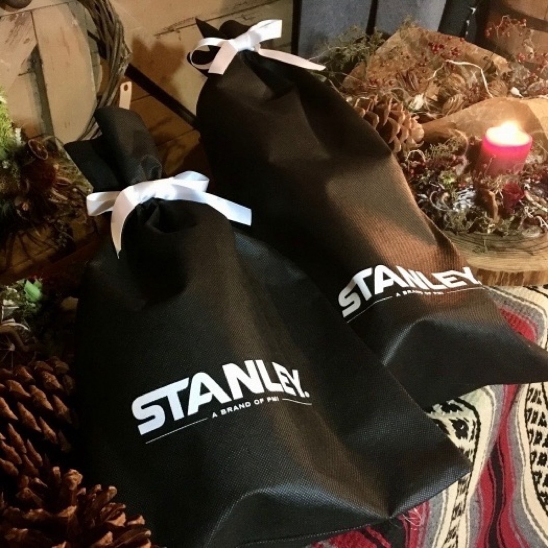 Stanley(スタンレー)のスタンレーSTANLEY真空マグ0.23Lブラック＆ホワイト2点セット正規品 スポーツ/アウトドアのアウトドア(食器)の商品写真