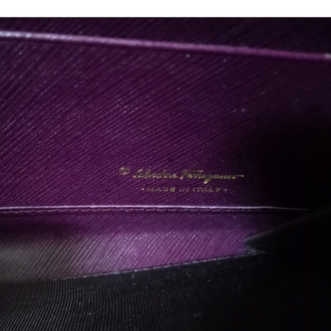 Salvatore Ferragamo(サルヴァトーレフェラガモ)のフェラガモ　ferragamo　ガンチーニ　ラウンドファスナー　パープル　長財布 レディースのファッション小物(財布)の商品写真