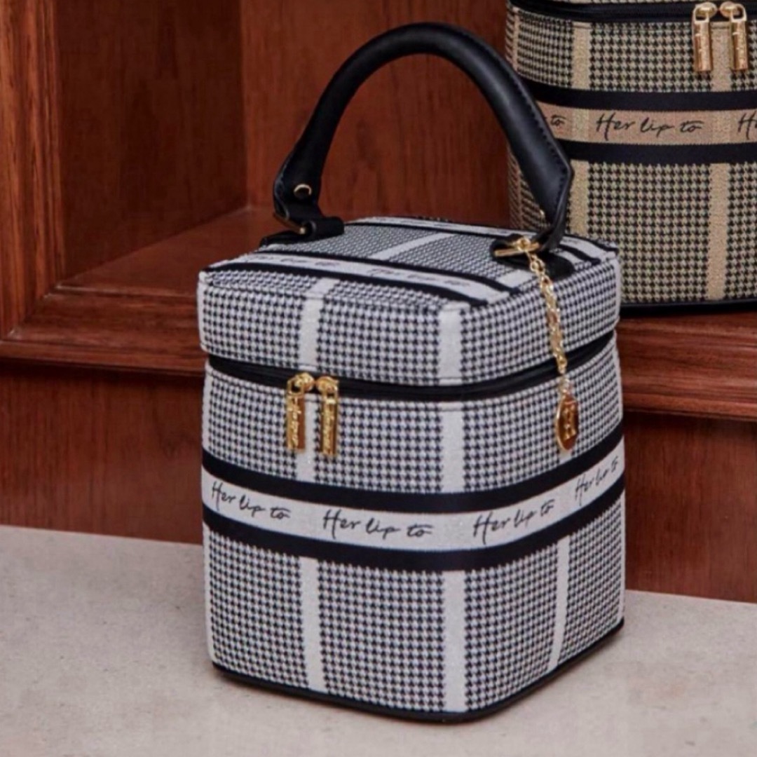 Her lip to - Herlipto Jacquard Vanity Bag バニティ バッグの通販 by Her lip to - Herlipto Jacquard Vanity Bag バニティ バッグの通販 by