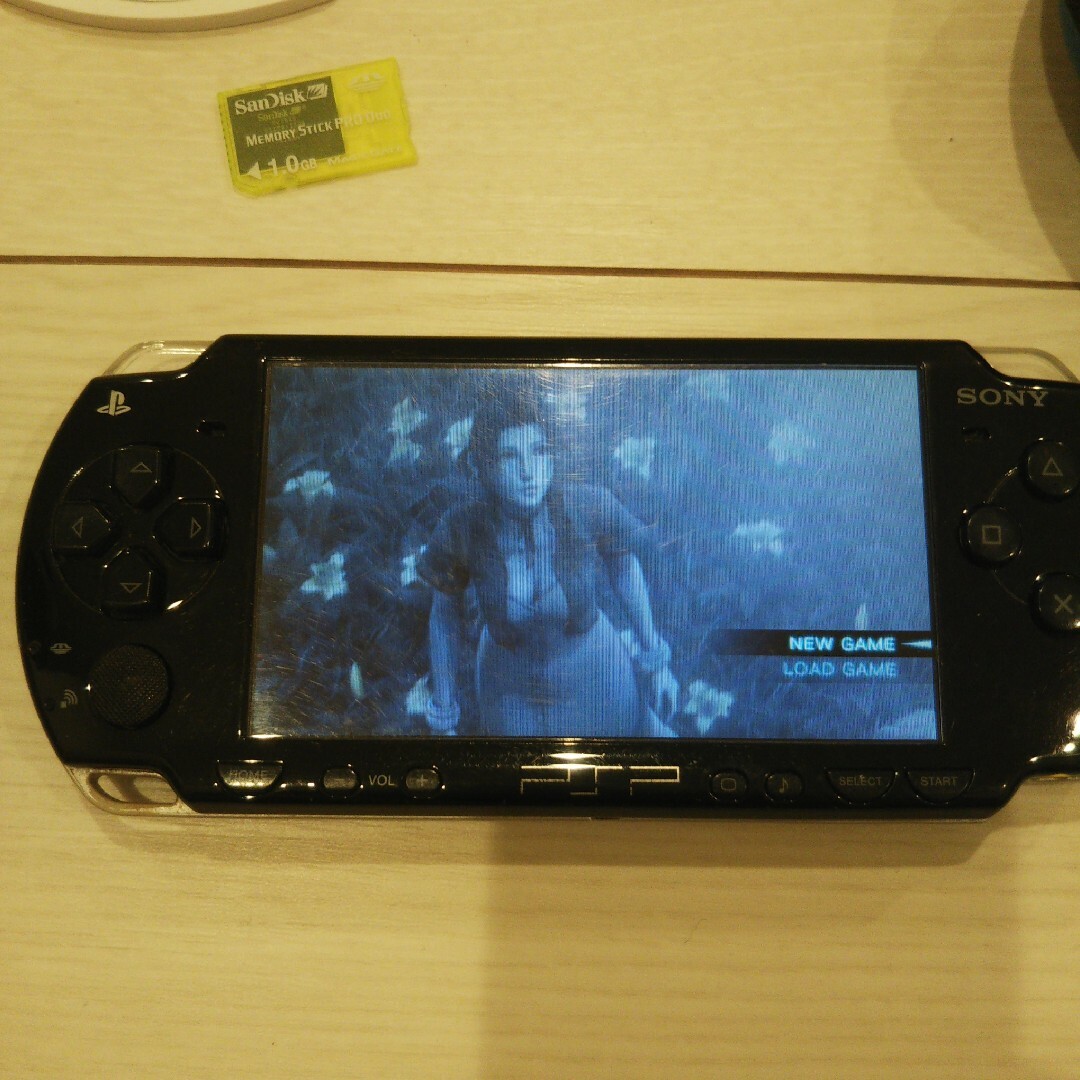 良品⭐️psp2000本体⭐️黒。新品バッテリー、ゲーム、充電器、ケース、メモリ エンタメ/ホビーのゲームソフト/ゲーム機本体(携帯用ゲーム機本体)の商品写真