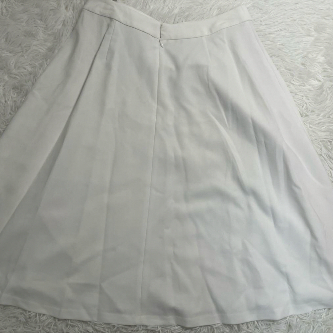 ベルメゾン(ベルメゾン)の新品タグ付き ベルメゾン フレアスカート ホワイト 白 裏地あり レディースのスカート(ひざ丈スカート)の商品写真