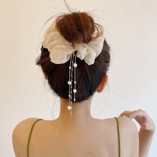 【大人気】新品　ヘアゴム　シュシュ　ホワイト　アレンジ　ヘアアクセ　大きめ