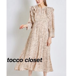 トッコクローゼット(TOCCO closet)の tocco closetパール付きサイドフリルクラシカルフラワーワンピース(ロングワンピース/マキシワンピース)