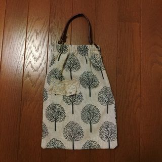 ハンドメイド　手提げバッグ　布製　北欧柄(ハンドバッグ)