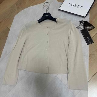 フォクシー(FOXEY)の最終価格　Foxey ♡ アッパースタンダードカーディガン　サンドベージュ(カーディガン)