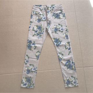 ローリーズファーム(LOWRYS FARM)の【美品】ローリーズ 花柄 細身パンツ(スキニーパンツ)