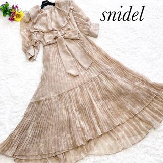 スナイデル(SNIDEL)の未使用級⭐️snidel スナイデル フリルプリーツプリントワンピースMシフォン(ロングワンピース/マキシワンピース)