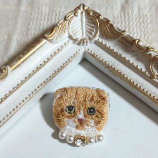 スコティッシュフォールドの刺繍ブローチ　猫　刺繍　ブローチ(コサージュ/ブローチ)