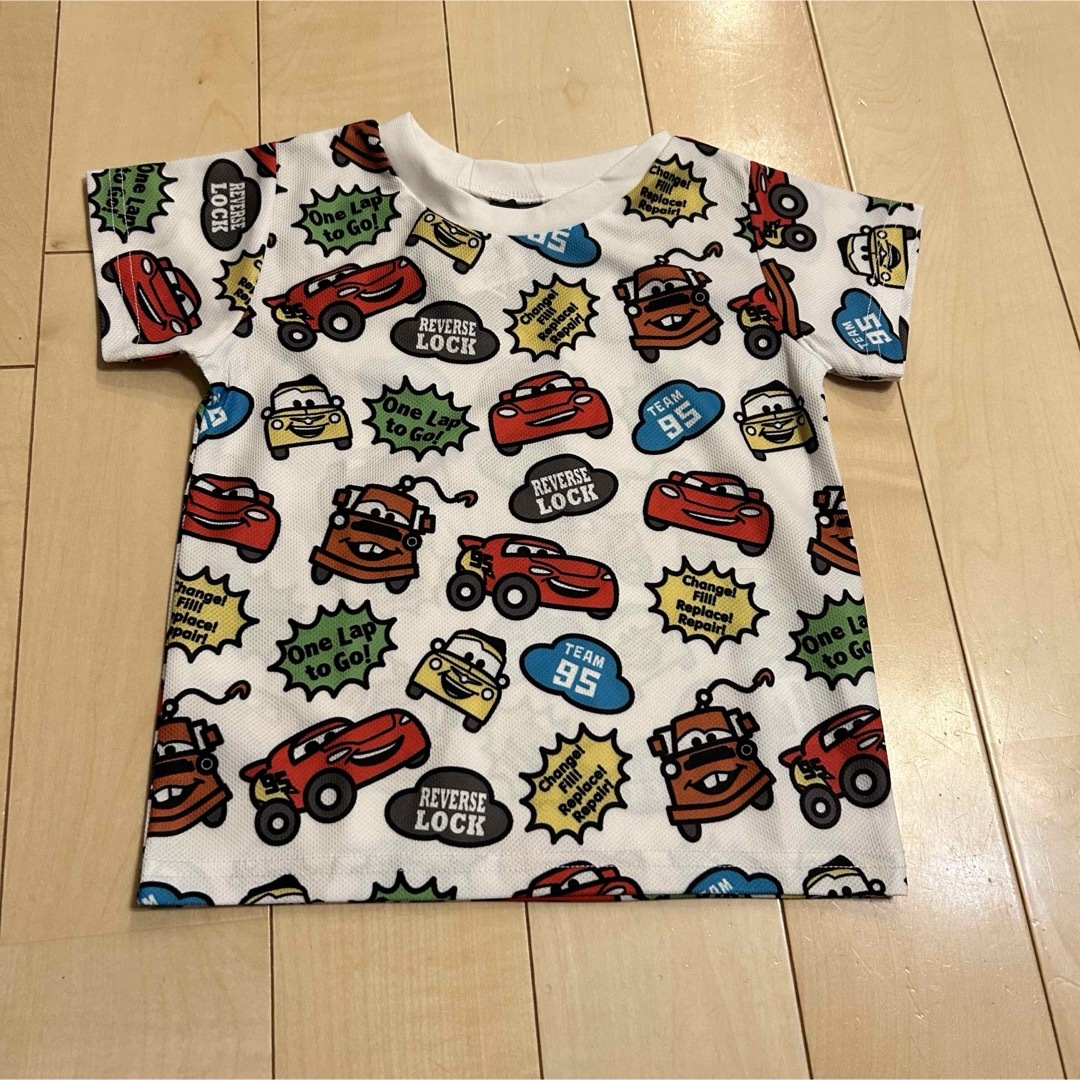 Disney(ディズニー)の⭐︎新品　カーズ　Tシャツ 95 ホワイト キッズ/ベビー/マタニティのキッズ服男の子用(90cm~)(Tシャツ/カットソー)の商品写真