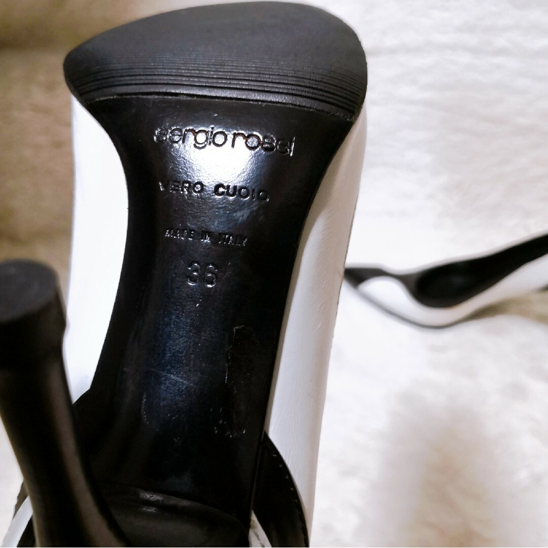 Sergio Rossi(セルジオロッシ)のセルジオロッシ イタリア製 パンプス ホワイト×ブラック 36 レディースの靴/シューズ(ハイヒール/パンプス)の商品写真