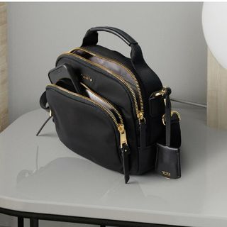 トゥミ(TUMI)のTumi voyageur Troy crossbody新品未使用(ショルダーバッグ)