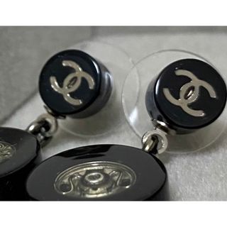 シャネル(CHANEL)の【美品】シャネル　ピアス　ブラック【正規品】(ピアス)