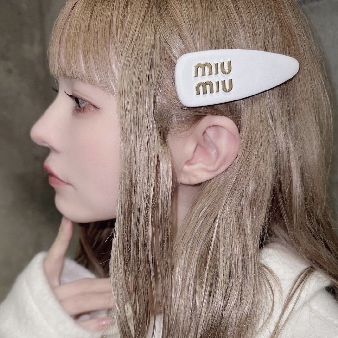 miumiu パテントレザーヘアクリップ バレッタ/ヘアクリップ miumiu パテントレザーヘアクリップ バレッタ/ヘアクリップ