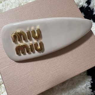 【5/9まで値下げ中】miumiu パテントレザーヘアクリップ