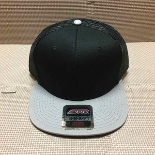 オットーキャップ(OTTO CAP)の新品 OTTO コットンツイルフラットバイザーメッシュキャップのグレーブラック(キャップ)