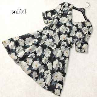 スナイデル(SNIDEL)のスナイデル ✿ レースアップ 花柄 ワンピース 0 半袖 ミニ フレア フラワー(ミニワンピース)