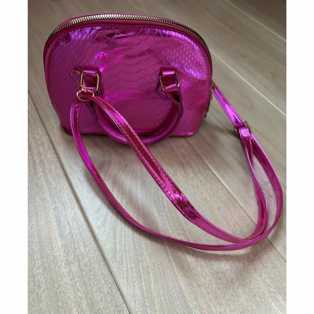 ピンク レディース ショルダーバッグ ハンドバッグ クロコ風 光沢 良品 レディースのバッグ(ショルダーバッグ)の商品写真