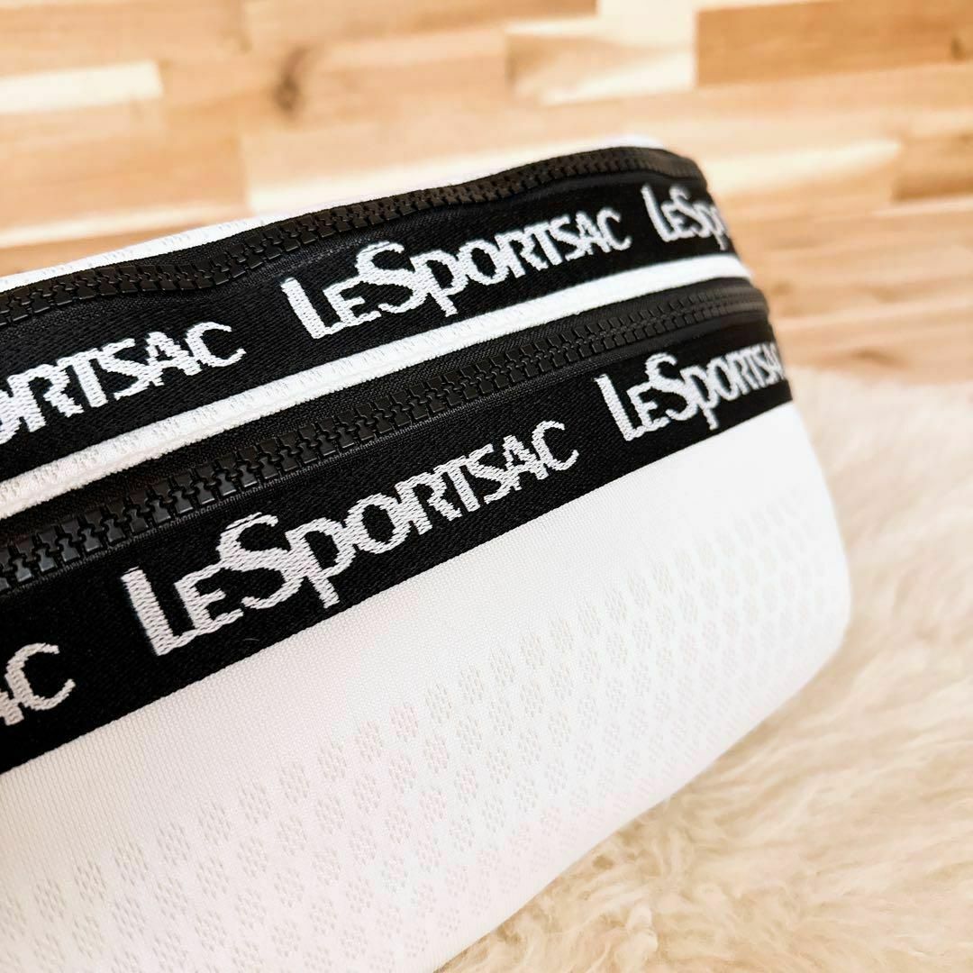 LeSportsac(レスポートサック)の希少【レスポートサック】ビッグ ロゴ3Dメッシュ ボディバッグ ジャガード白×黒 レディースのバッグ(ボディバッグ/ウエストポーチ)の商品写真