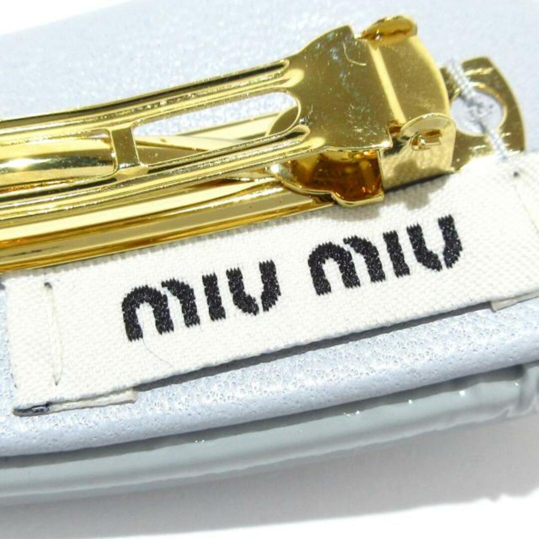 miumiu(ミュウミュウ) バレッタ美品 - エナメル(レザー)×金属 miumiu(ミュウミュウ) バレッタ美品 - エナメル(レザー)×金属