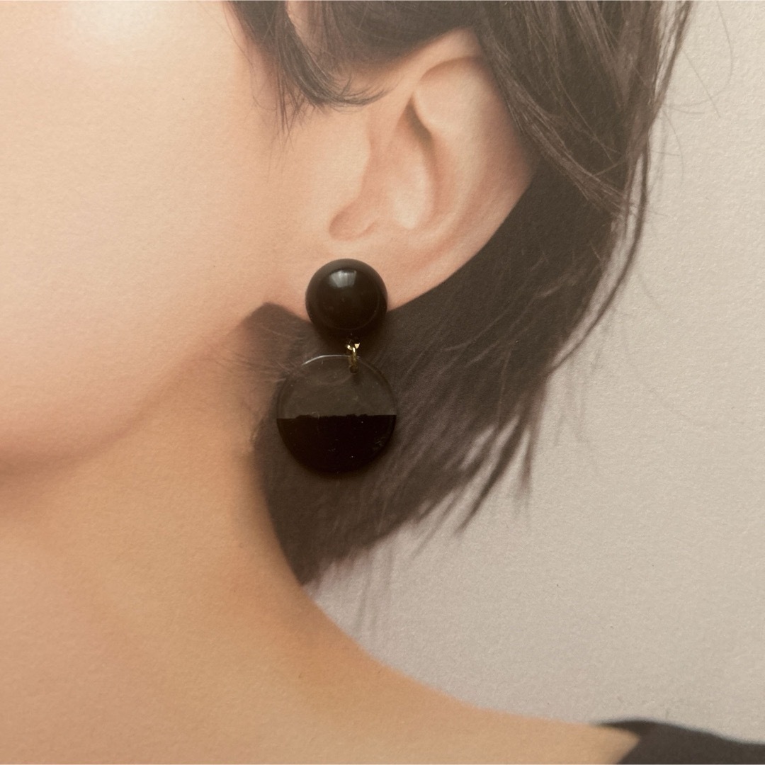 240504-3‪ꫛꫀꪝ ブラック✖️サークルバイカラー耳飾り ハンドメイドのアクセサリー(イヤリング)の商品写真