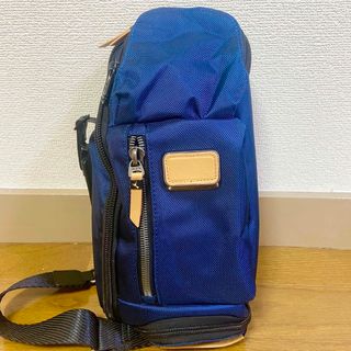 TUMI メンズ ボディバッグ 青