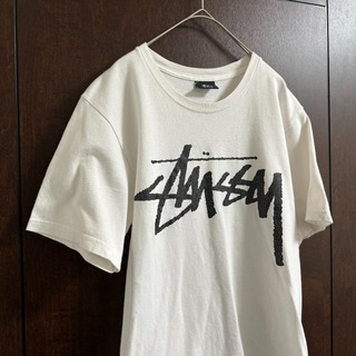 【即購入可】STUSSY ステューシー Tシャツ ロゴ 古着 ホワイト(Tシャツ/カットソー(半袖/袖なし))