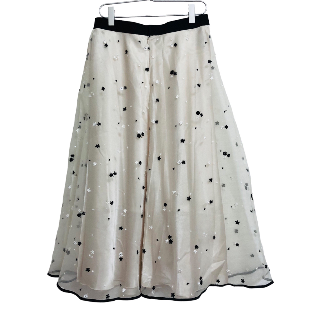Maglie par ef-de(マーリエパーエフデ)のマーリエ❣️フレアスカート ウエストゴム チュールレース 刺繍 花柄 日本製 レディースのスカート(ロングスカート)の商品写真