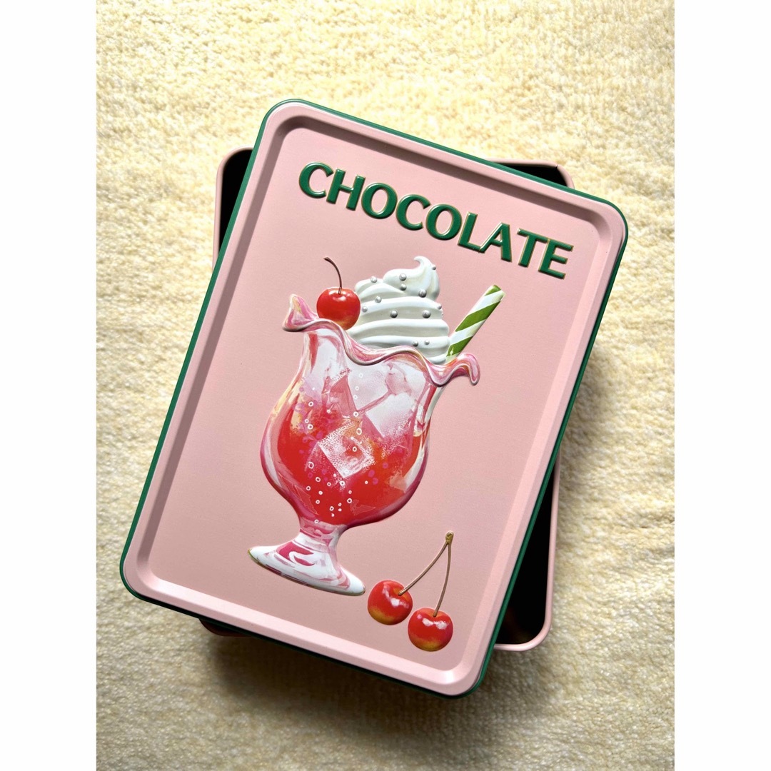 【空缶】はじけるキャンディチョコレート。アソートメント缶 インテリア/住まい/日用品のインテリア小物(小物入れ)の商品写真