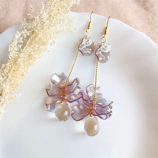 紫陽花　フラワーピアス　イヤリング　クリア　透明　花びら　紫　ゴールド　ロング(ピアス)