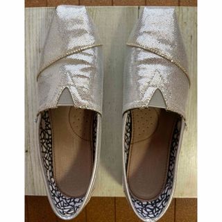 トムズ(TOMS)の【キラキラ】　TOMS シューズ(スリッポン/モカシン)