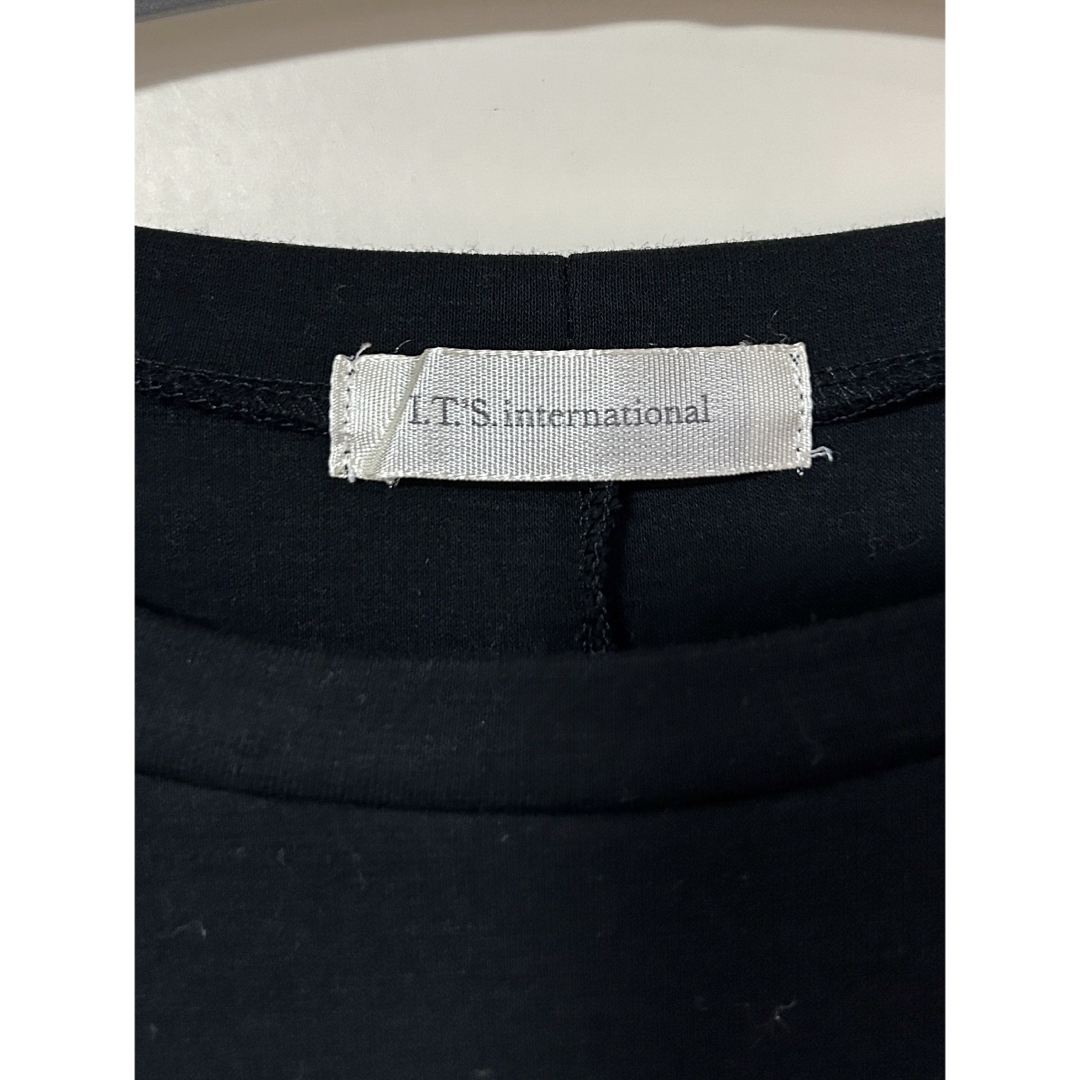 I.T.'S.international(イッツインターナショナル)のit'sinternational カットソー　黒 レディースのトップス(カットソー(半袖/袖なし))の商品写真