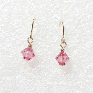 カットガラス一粒ピアス　６ミリローズ　春ピアス(ピアス)