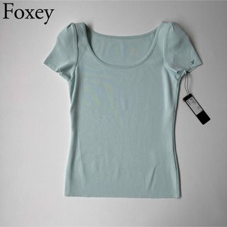 フォクシーニューヨーク(FOXEY NEW YORK)の美品　FOXEY NEWYORK フォクシー　ニット　セーター　ロゴプレート(ニット/セーター)