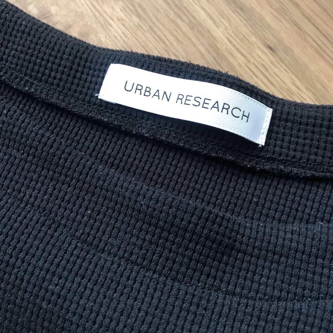 URBAN RESEARCH(アーバンリサーチ)の定価7千弱！アーバンリサーチ サーマルボートネックカットソー ブラック レディースのトップス(カットソー(半袖/袖なし))の商品写真