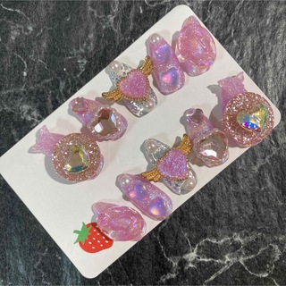ピンクジュエリーネイル　ゆめかわネイル　韓国風ネイル　ビジューネイル コスメ/美容のネイル(つけ爪/ネイルチップ)の商品写真