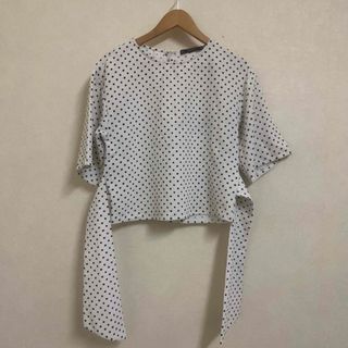 ザラ(ZARA)のZARA リボン ウエストマーク トップス カットソー 半袖(カットソー(半袖/袖なし))