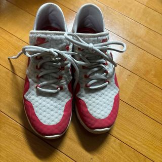 ナイキ(NIKE)のNIKE ナイキ　スニーカー　twice 22.5 (スニーカー)