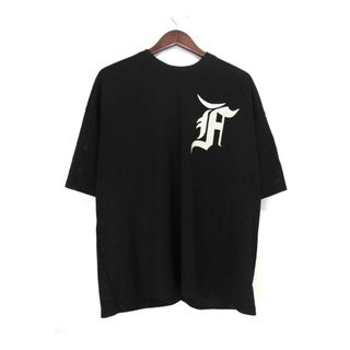 フィアオブゴッド(FEAR OF GOD)のフィア オブ ゴッド FEAR OF GOD ■ 【 FIFTH COLLECTION MESH TEE BIG LEARGUE 】 フィフス コレクション メッシュ F ロゴ Tシャツ 33221(Tシャツ/カットソー(半袖/袖なし))