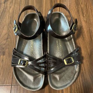 ビルケンシュトック(BIRKENSTOCK)のビルケン　ブラウンエナメルサンダル　38(サンダル)