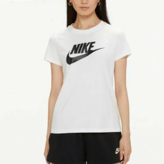 ナイキ(NIKE)のNIKE❀レディースTシャツ(Tシャツ(半袖/袖なし))