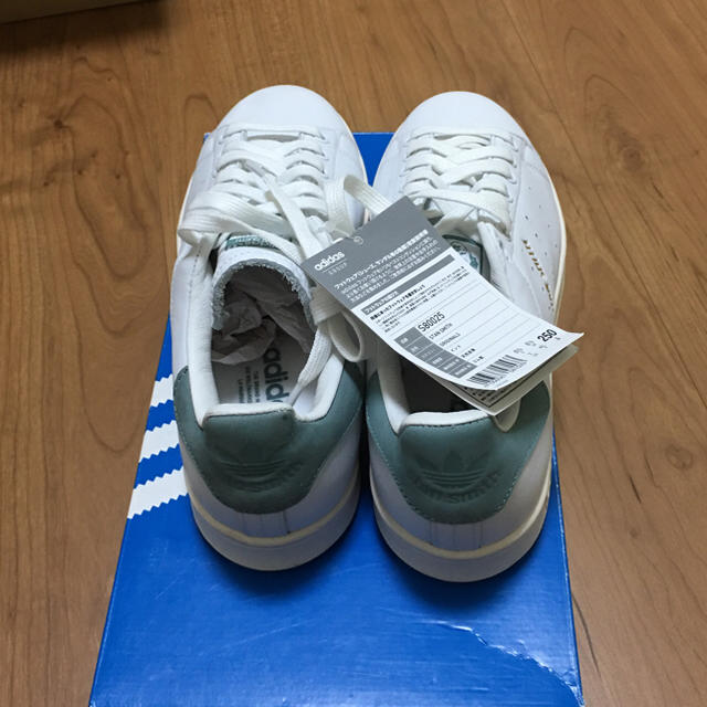 adidas(アディダス)の1点のみ再入荷‼︎☆新品未使用☆adidas スタンスミス グリーン 25cm レディースの靴/シューズ(スニーカー)の商品写真